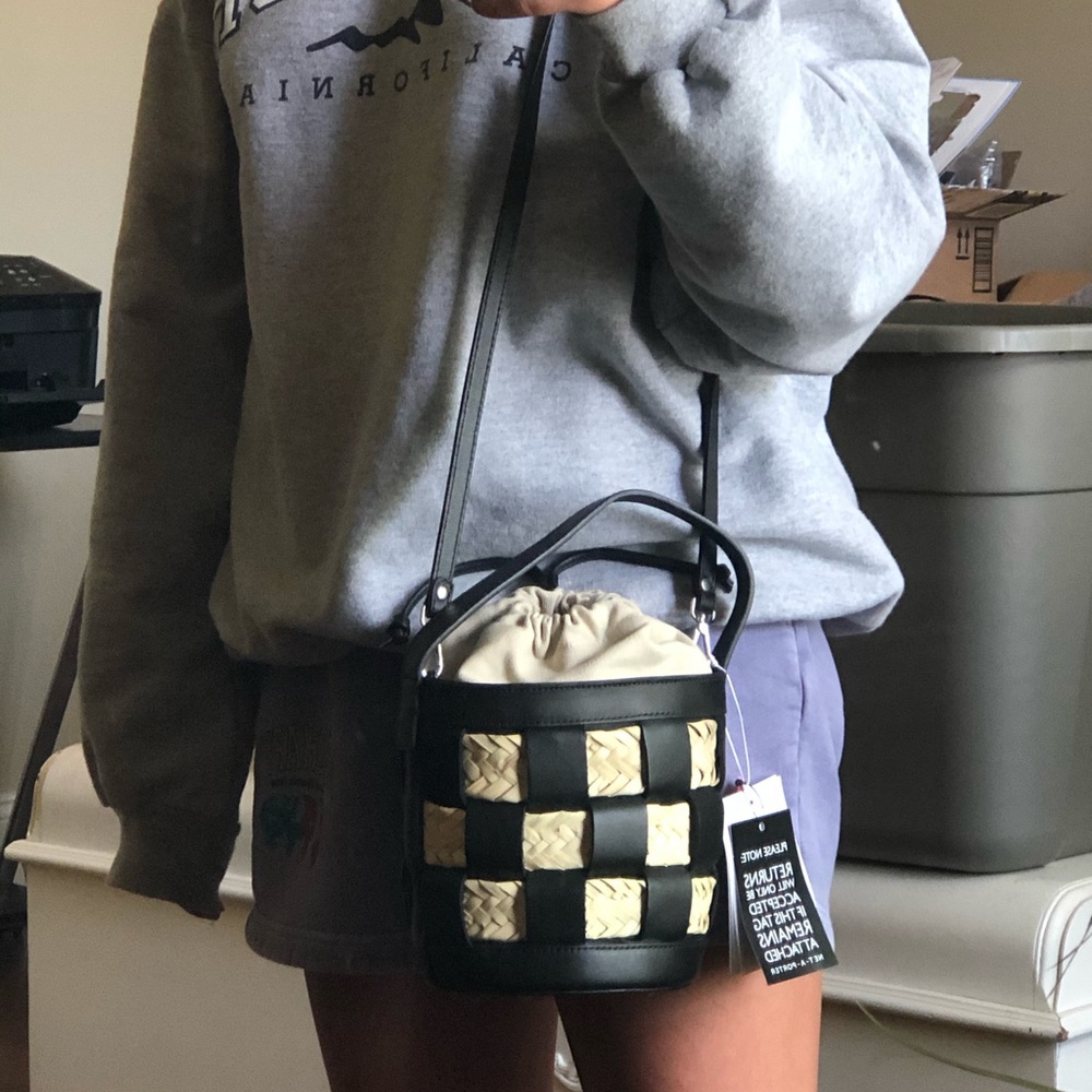 BRAND NEW Hereu Galleda Leather Bucket Bag - Picture 5 of 5